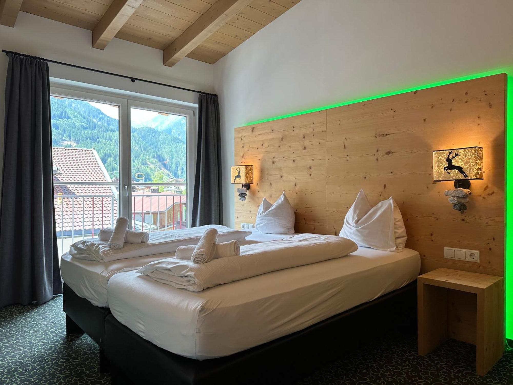 Partyhouse Harakiri Stay Different 60 Seconds To Mountains! Free Parking! Self Check-In 迈尔霍芬 外观 照片