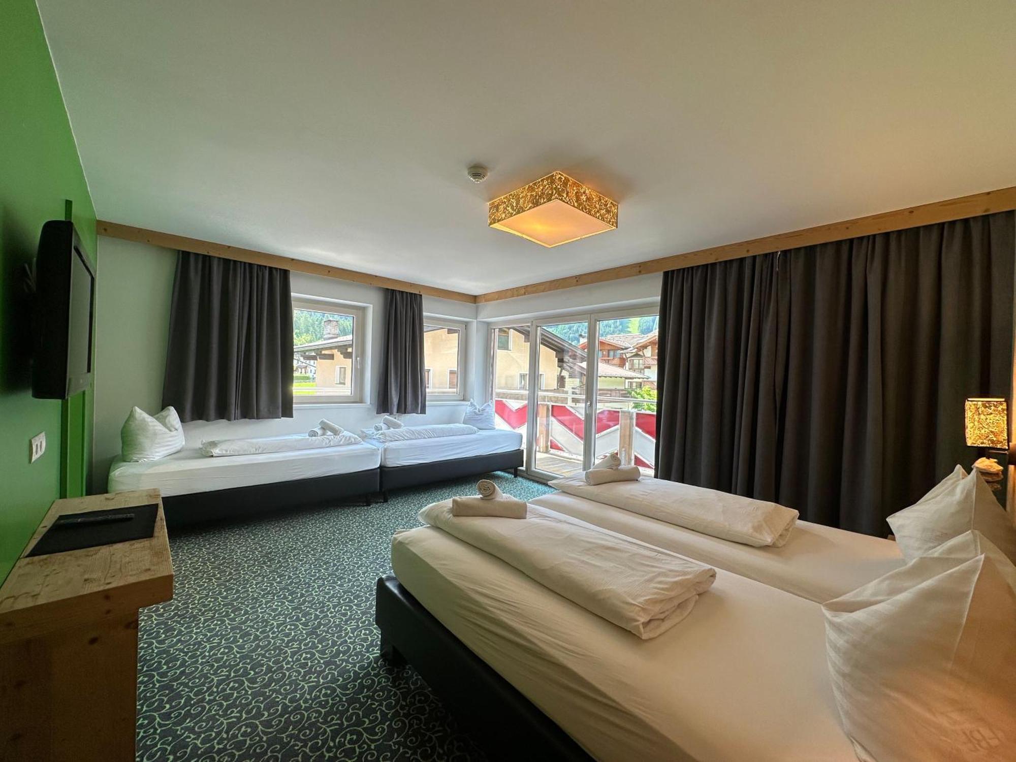 Partyhouse Harakiri Stay Different 60 Seconds To Mountains! Free Parking! Self Check-In 迈尔霍芬 外观 照片